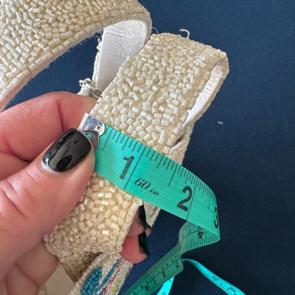 GORGEOUS Beaded Tote Bag with beach umbrella and beach towel designs- SO FUN⛱️ - Picture 7 of 12